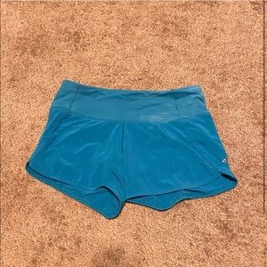 Updated post* LULULEMON SIZE 4 SHORTS
